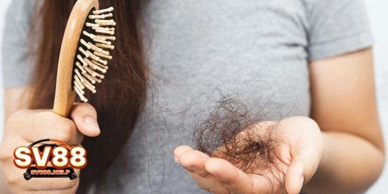 Ý nghĩa chung ​​ngủ mơ thấy rụng tóc là điềm báo gì cho tương lai